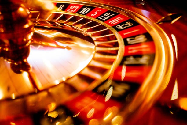 Live croupier dealing Super Sic Bo